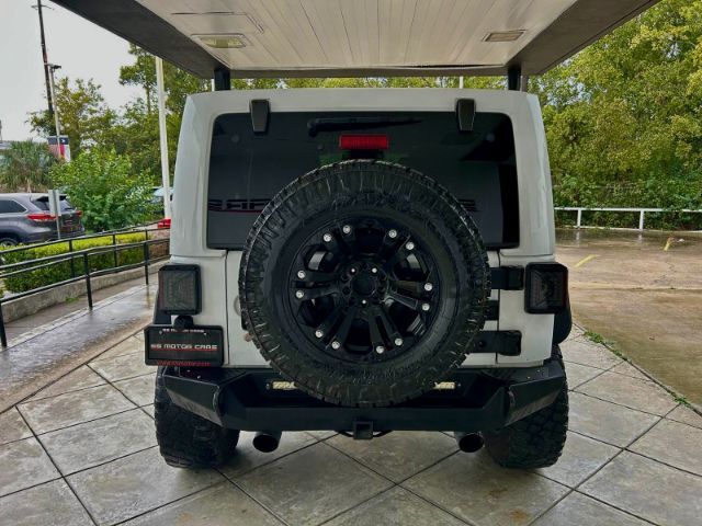 2015 Jeep Wrangler Unlimited Sahara photo 3