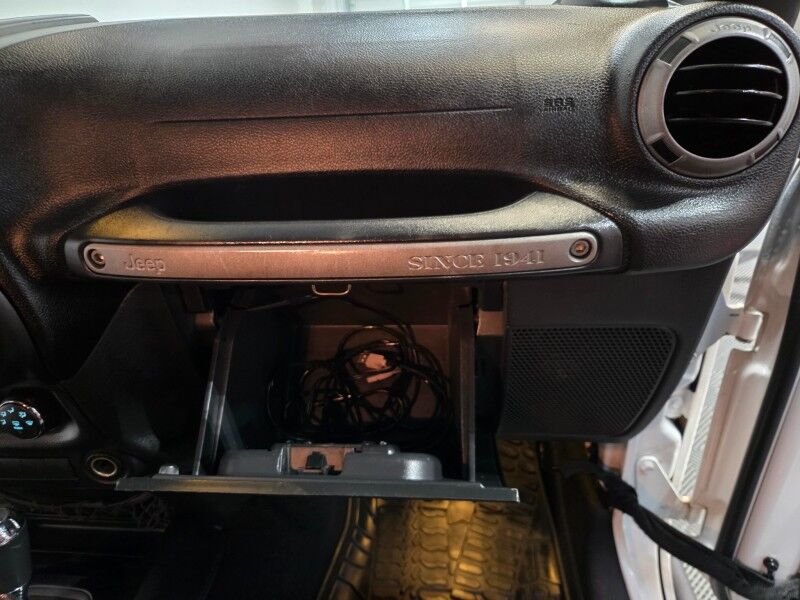 2015 Jeep Wrangler Unlimited Sport 3.6L V6 4 Door Leather Touch Screen NEW TIRES FREE WARRANTY Arlington TX