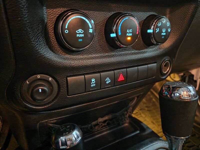 2015 Jeep Wrangler Unlimited Sport 3.6L V6 4 Door Leather Touch Screen NEW TIRES FREE WARRANTY Arlington TX