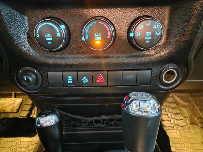 2015 Jeep Wrangler Unlimited Sport 3.6L V6 4 Door Leather Touch Screen NEW TIRES FREE WARRANTY Arlington TX