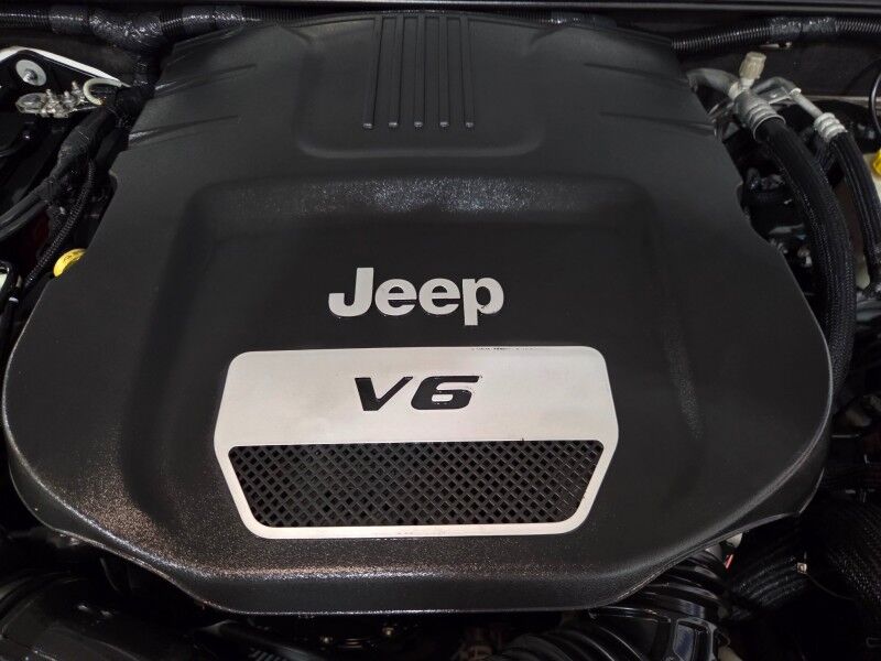 2015 Jeep Wrangler Unlimited Sport 3.6L V6 4 Door Leather Touch Screen NEW TIRES FREE WARRANTY Arlington TX