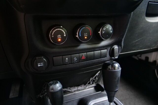 2015 Jeep Wrangler Unlimited Sport 4X4 / Soft Top / 3.6L V6! High Point NC