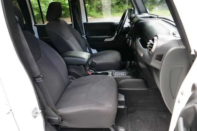 2015 Jeep Wrangler Unlimited Sport 4X4 / Soft Top / 3.6L V6! High Point NC