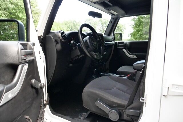 2015 Jeep Wrangler Unlimited Sport 4X4 / Soft Top / 3.6L V6! High Point NC