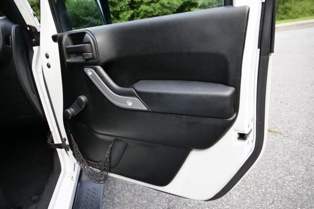 2015 Jeep Wrangler Unlimited Sport 4X4 / Soft Top / 3.6L V6! High Point NC