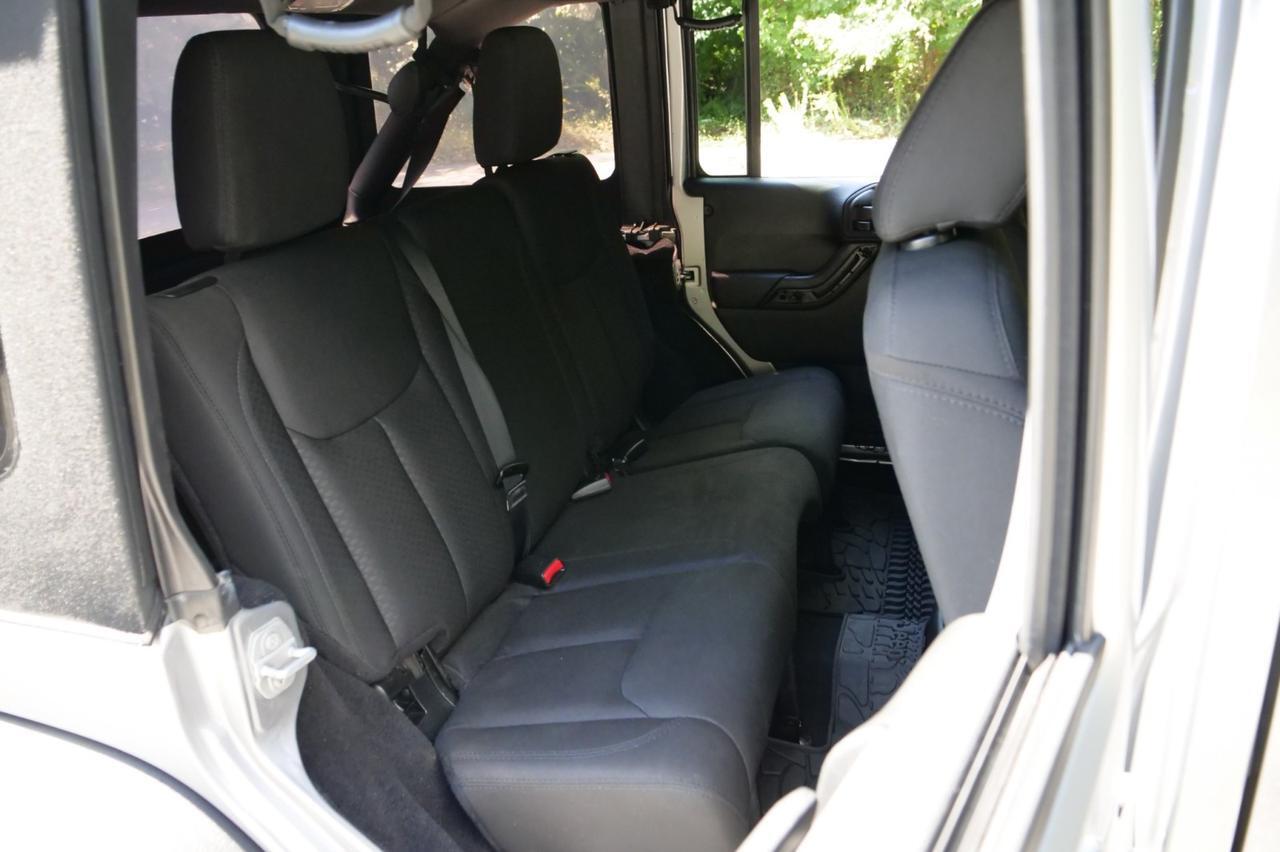 2015 Jeep Wrangler Unlimited Sport photo 29