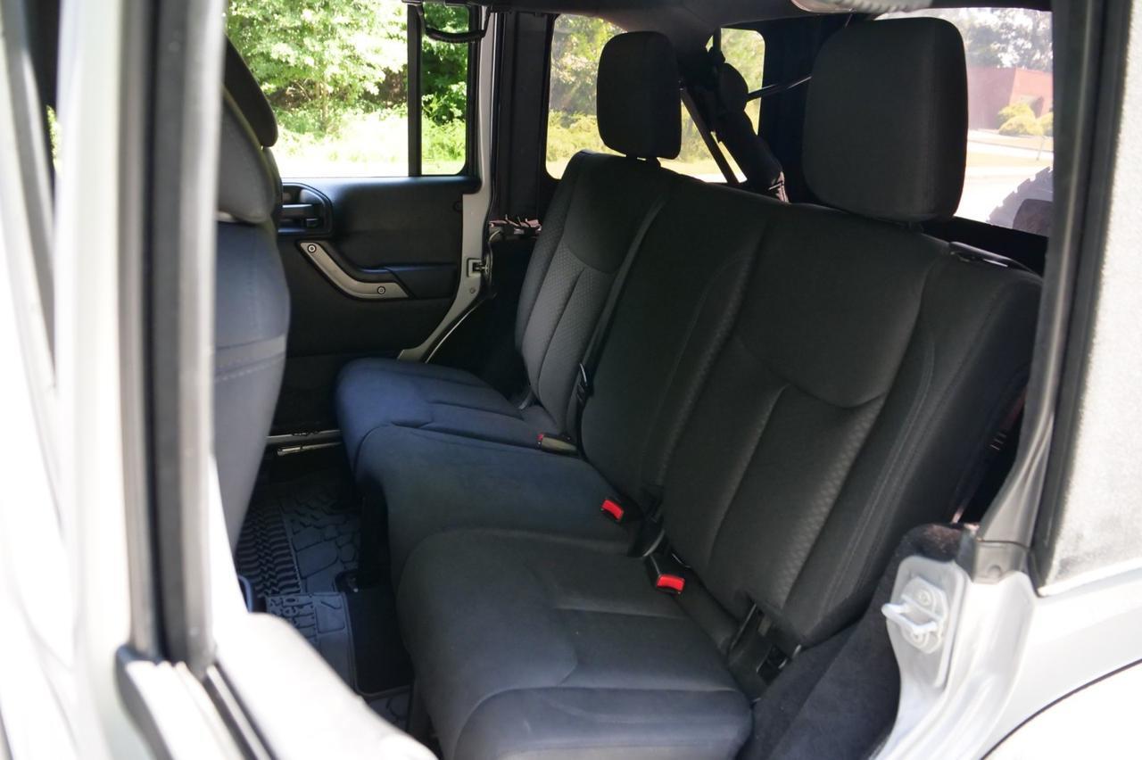 2015 Jeep Wrangler Unlimited Sport photo 18