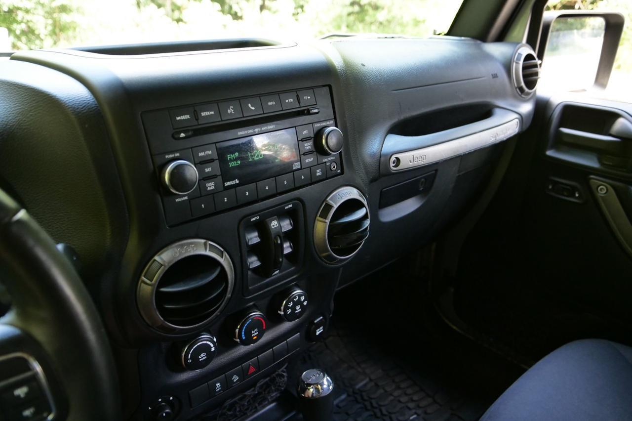 2015 Jeep Wrangler Unlimited Sport photo 6