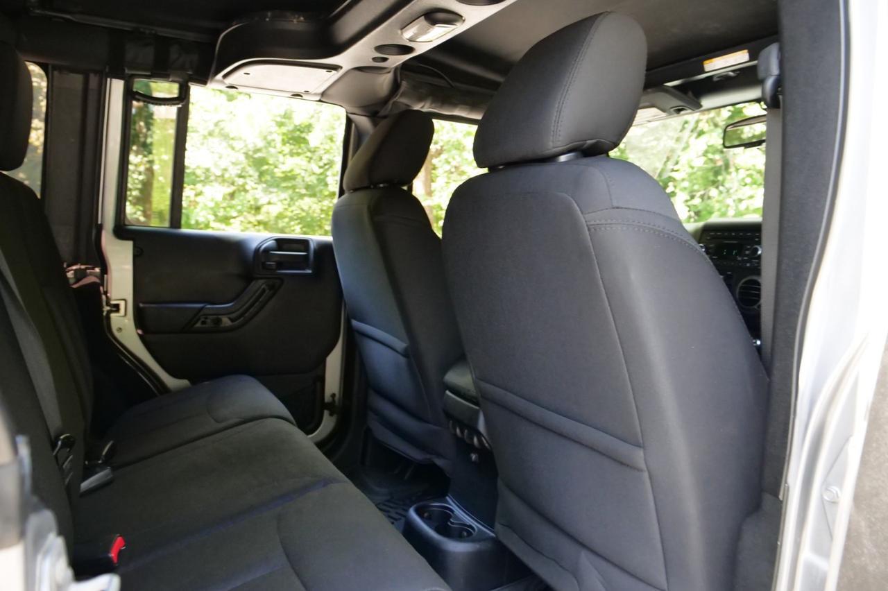 2015 Jeep Wrangler Unlimited Sport photo 31