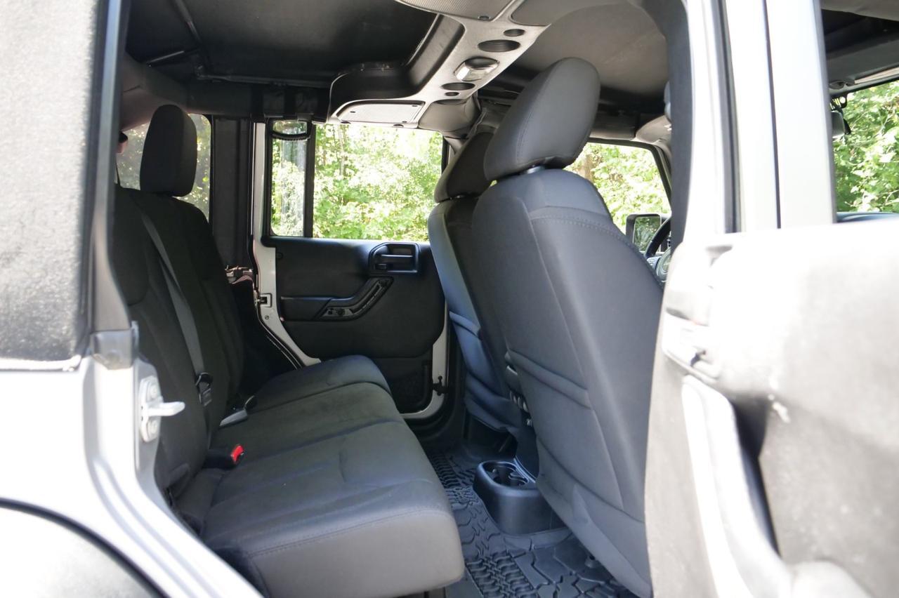 2015 Jeep Wrangler Unlimited Sport photo 30