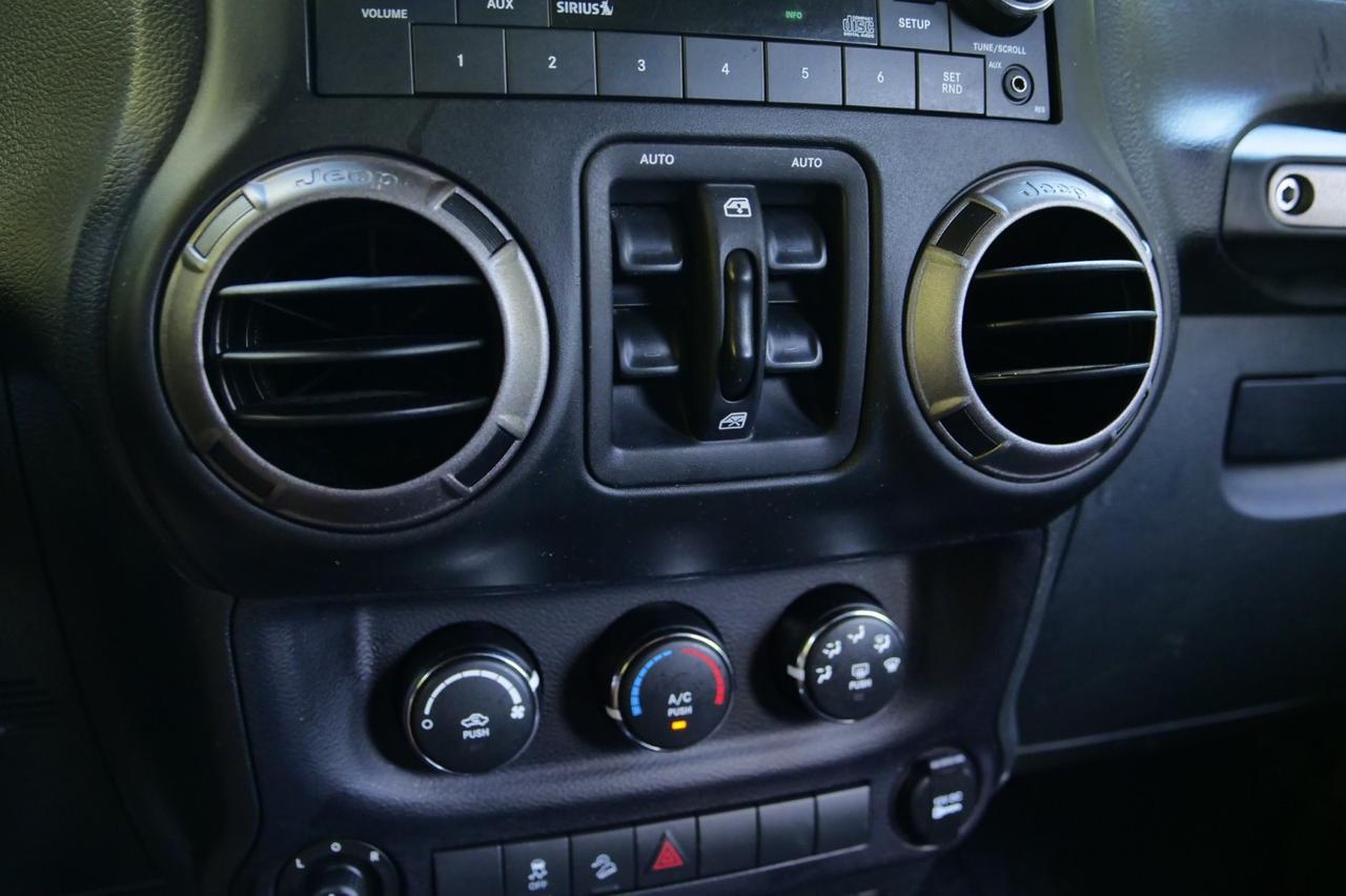 2015 Jeep Wrangler Unlimited Sport photo 8