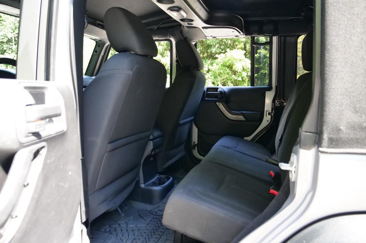 2015 Jeep Wrangler Unlimited Sport photo 19