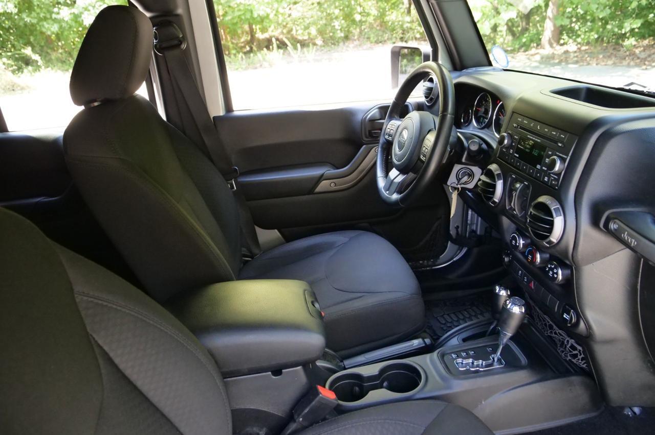 2015 Jeep Wrangler Unlimited Sport photo 35