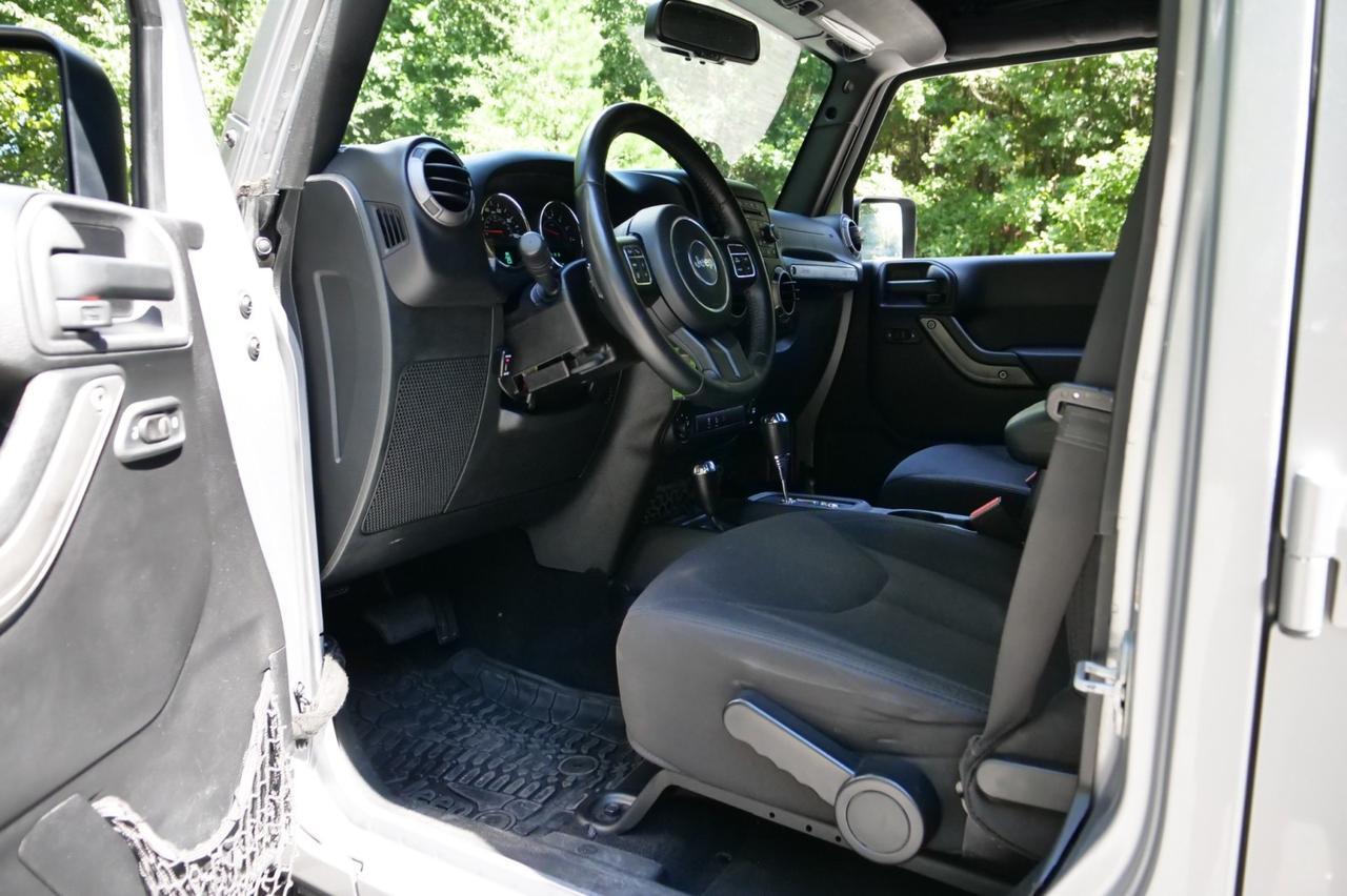 2015 Jeep Wrangler Unlimited Sport photo 14