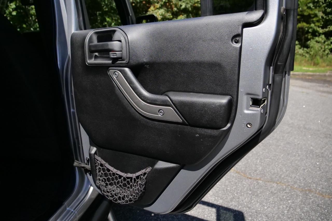 2015 Jeep Wrangler Unlimited Sport photo 32