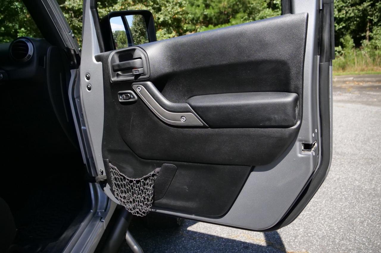 2015 Jeep Wrangler Unlimited Sport photo 36