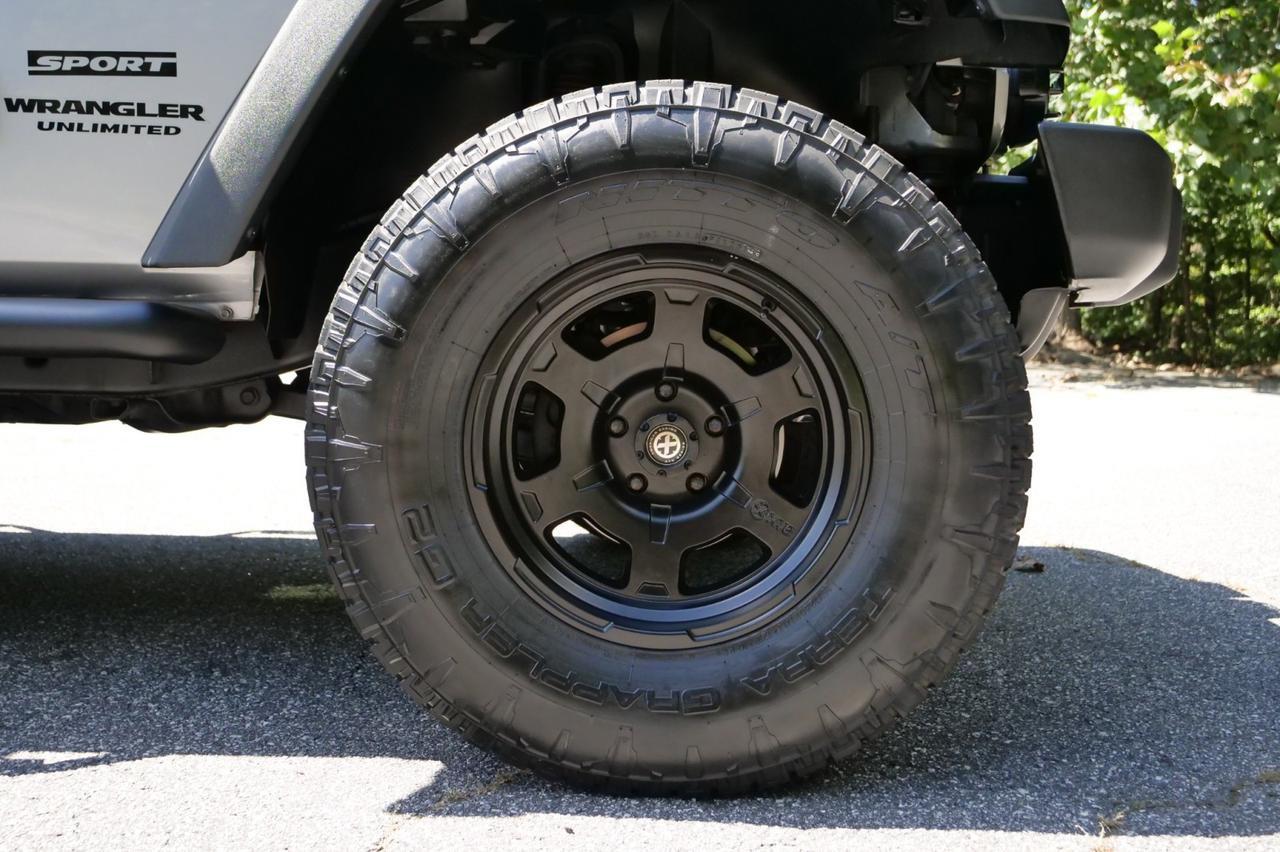 2015 Jeep Wrangler Unlimited Sport photo 3
