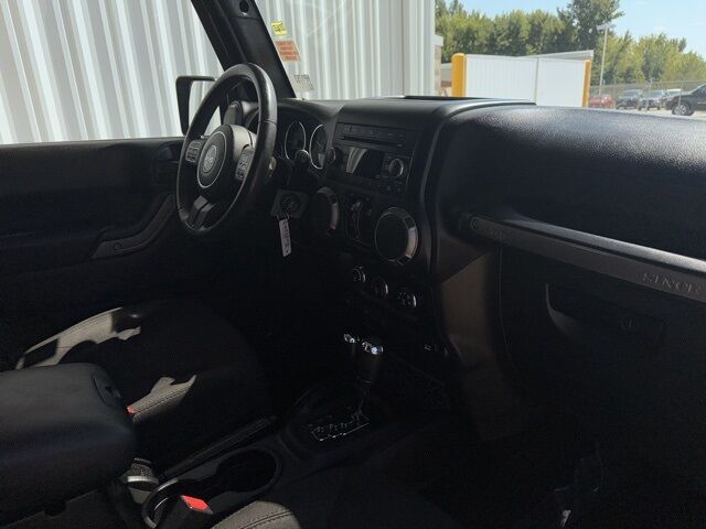 2015 Jeep Wrangler Unlimited Sport photo 16