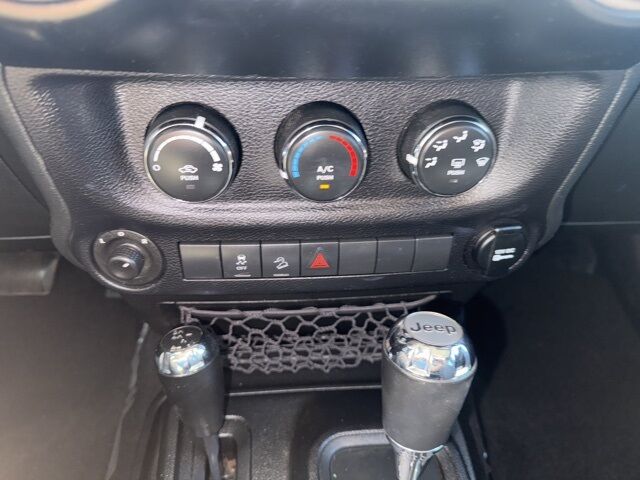 2015 Jeep Wrangler Unlimited Sport photo 23