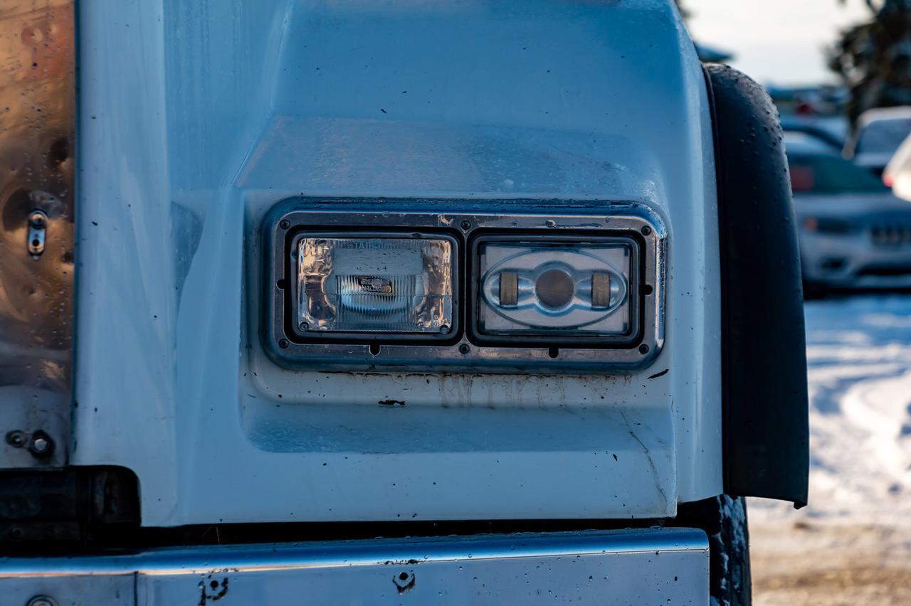 2015 Kenworth T-800 T/A Dump Truck Extended Daycab Red Deer AB