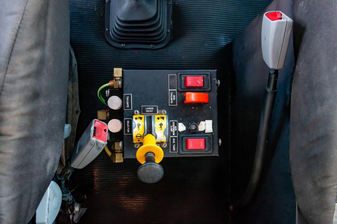 2015 Kenworth T-800 T/A Dump Truck Extended Daycab Red Deer AB