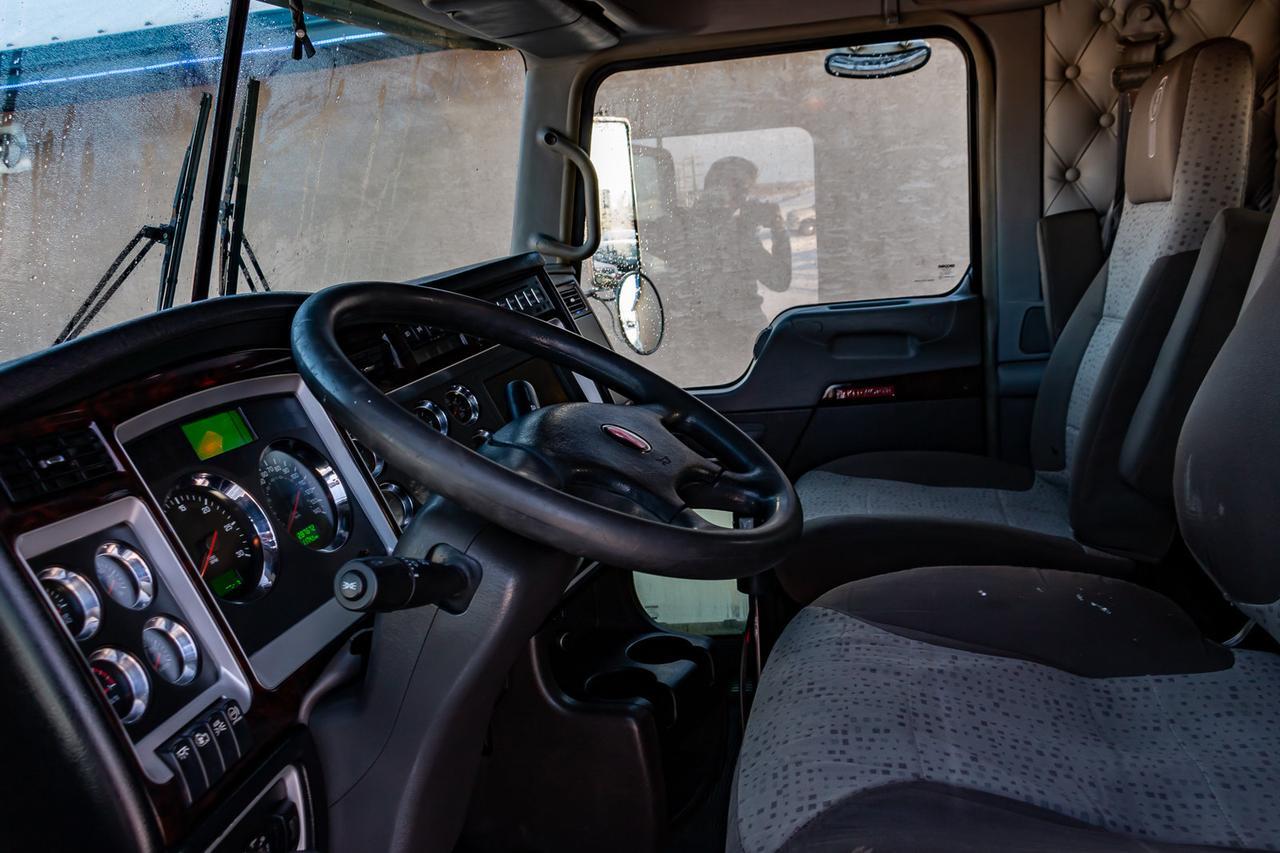 2015 Kenworth T-800 T/A Dump Truck Extended Daycab Red Deer AB