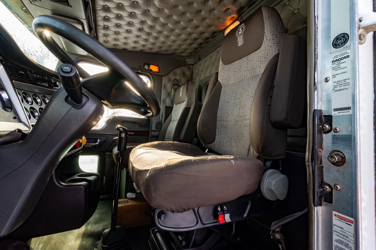 2015 Kenworth T-800 T/A Dump Truck Extended Daycab Red Deer AB