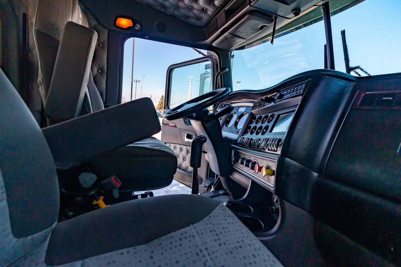 2015 Kenworth T-800 T/A Dump Truck Extended Daycab Red Deer AB