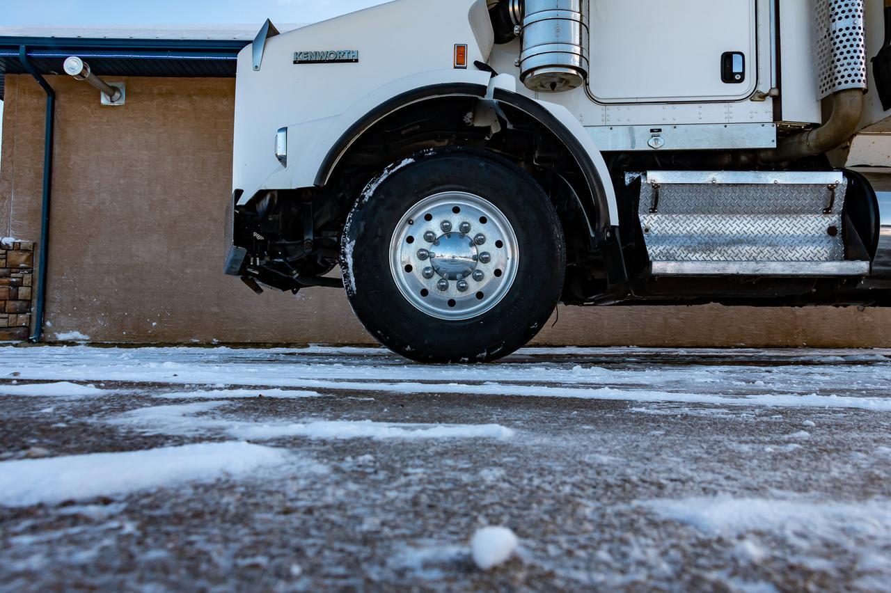 2015 Kenworth T-800 T/A Dump Truck Extended Daycab Red Deer AB