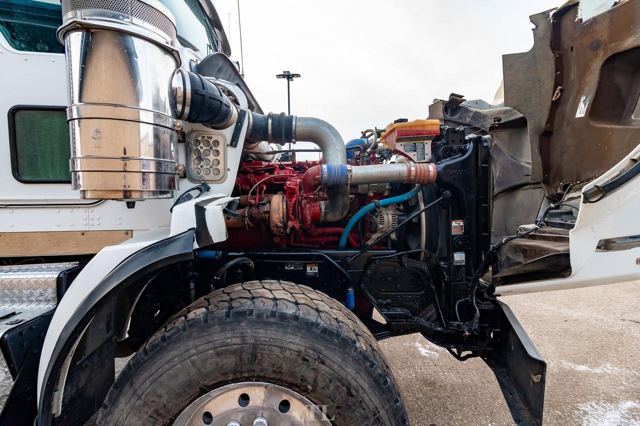 2015 Kenworth T-800 T/A Dump Truck Extended Daycab Red Deer AB