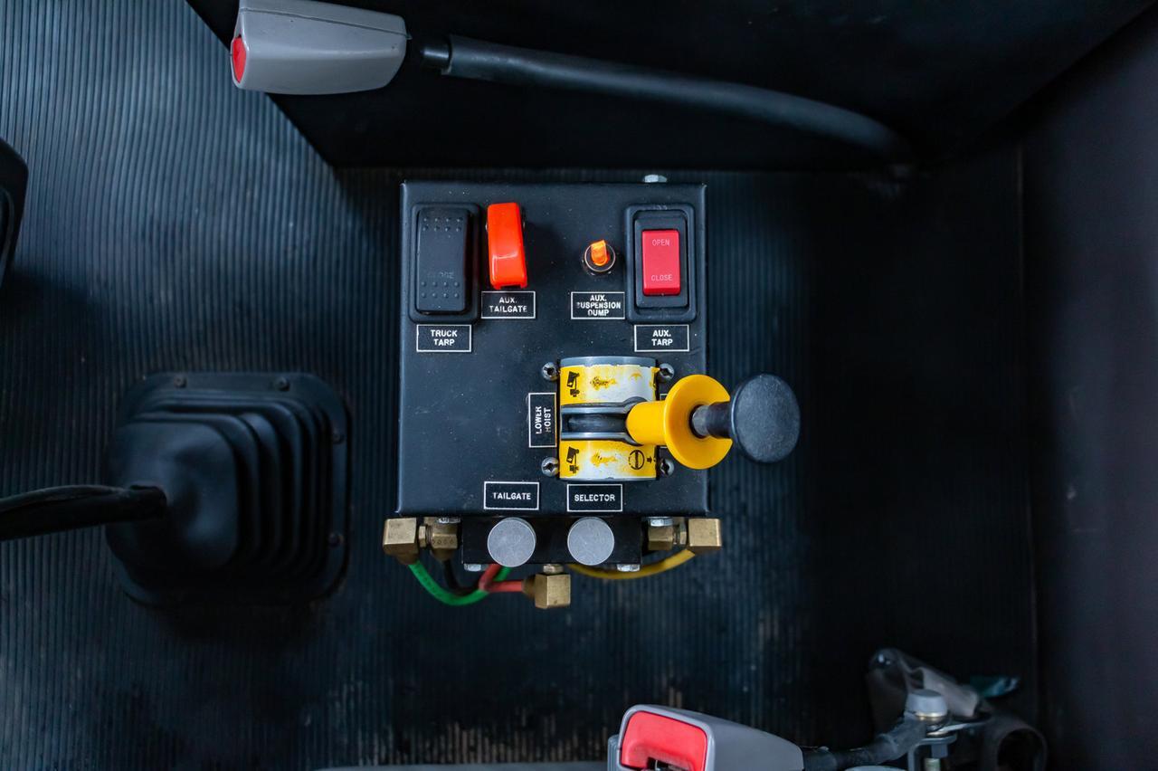 2015 Kenworth T-800 T/A Dump Truck Heavy Spec Red Deer AB