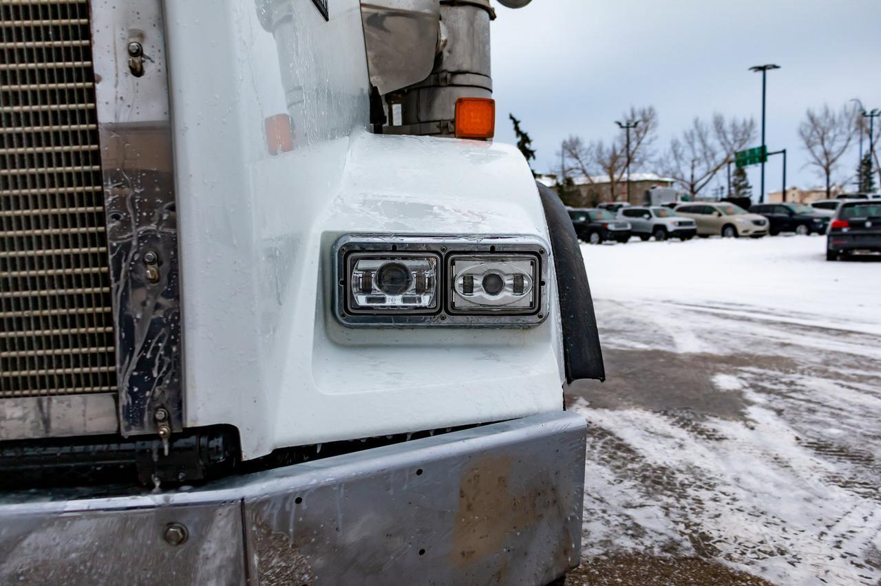2015 Kenworth T-800 T/A Dump Truck Heavy Spec Red Deer AB