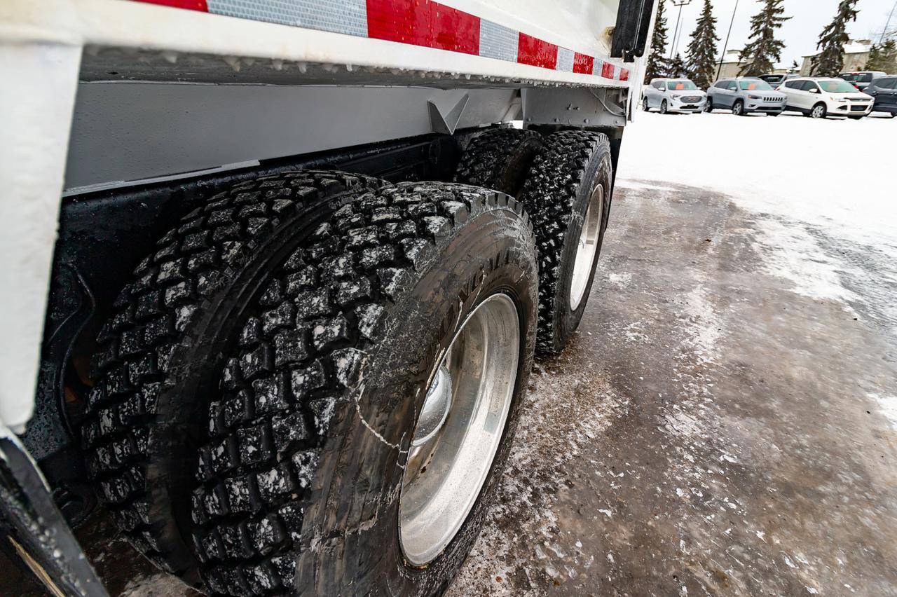 2015 Kenworth T-800 T/A Dump Truck Heavy Spec Red Deer AB