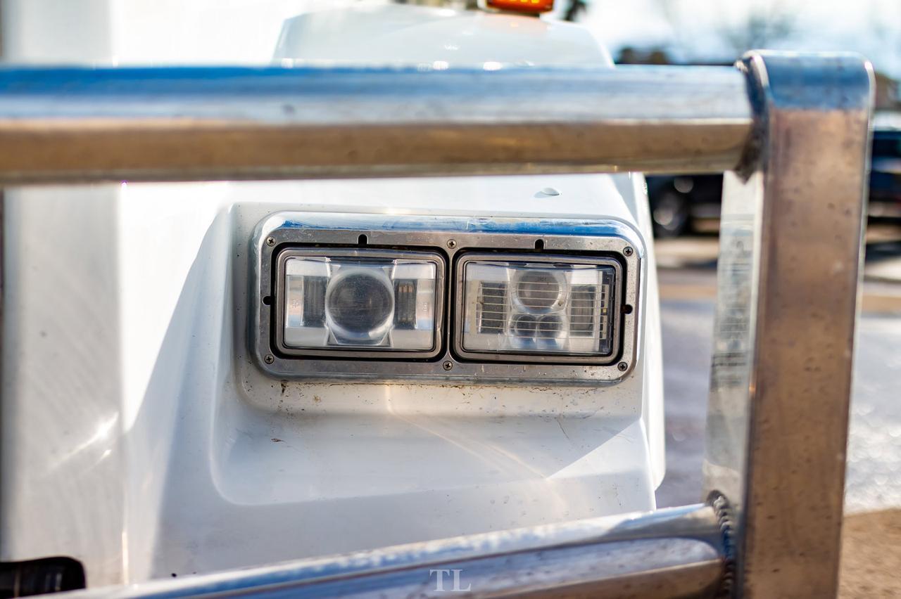 2015 Kenworth T-800 T/A Tractor Sleeper Heavy Spec Red Deer AB