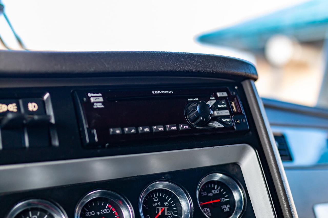 2015 Kenworth T-800 T/A Tractor Sleeper Heavy Spec Red Deer AB