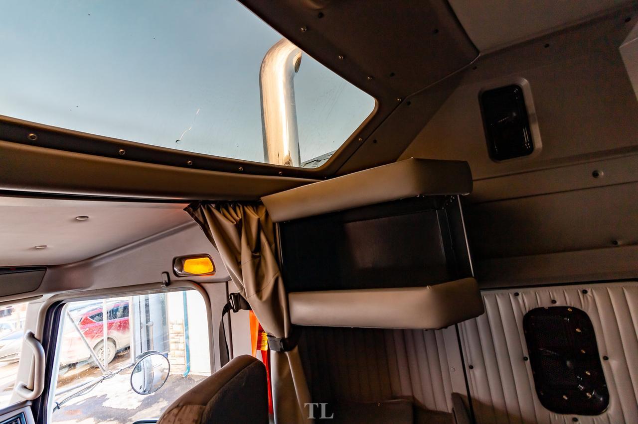 2015 Kenworth T-800 T/A Tractor Sleeper Heavy Spec Red Deer AB