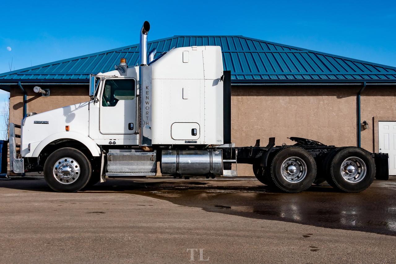 2015 Kenworth T-800 T/A Tractor Sleeper Heavy Spec Red Deer AB