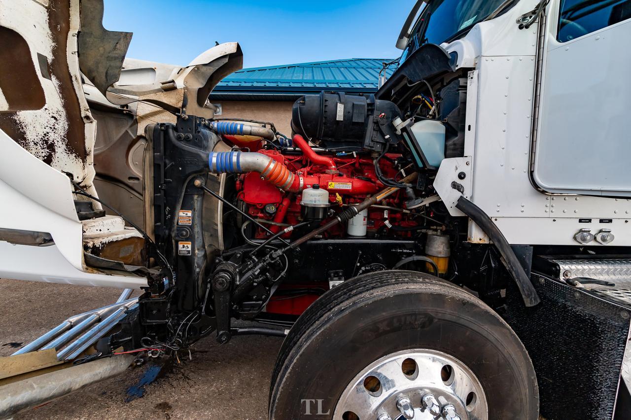 2015 Kenworth T-800 T/A Tractor Sleeper Heavy Spec Red Deer AB