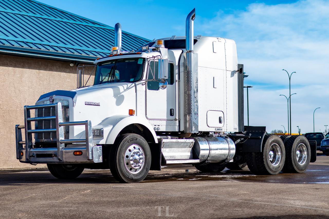 2015 Kenworth T-800 T/A Tractor Sleeper Heavy Spec Red Deer AB