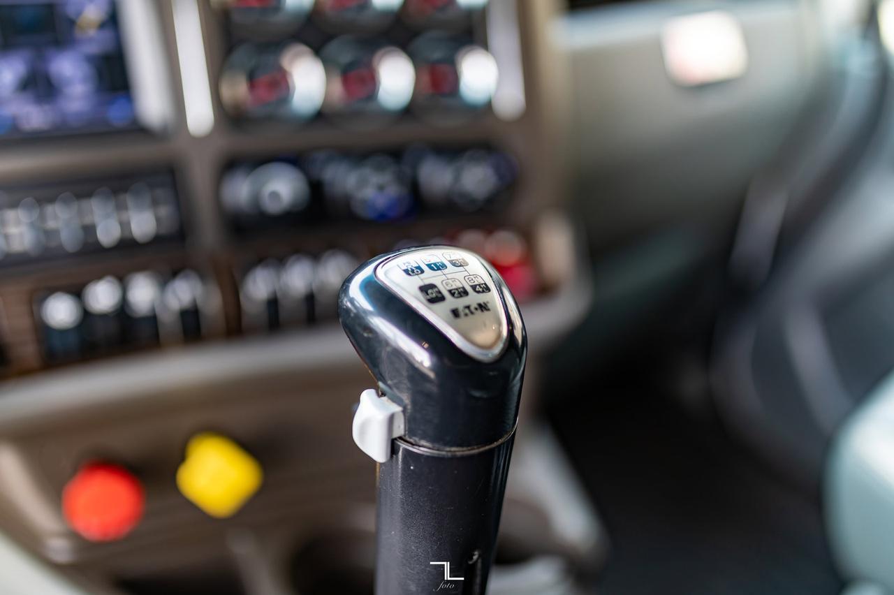 2015 Kenworth T-880 Tri-Drive Tractor Sleeper Heavy Spec Red Deer AB