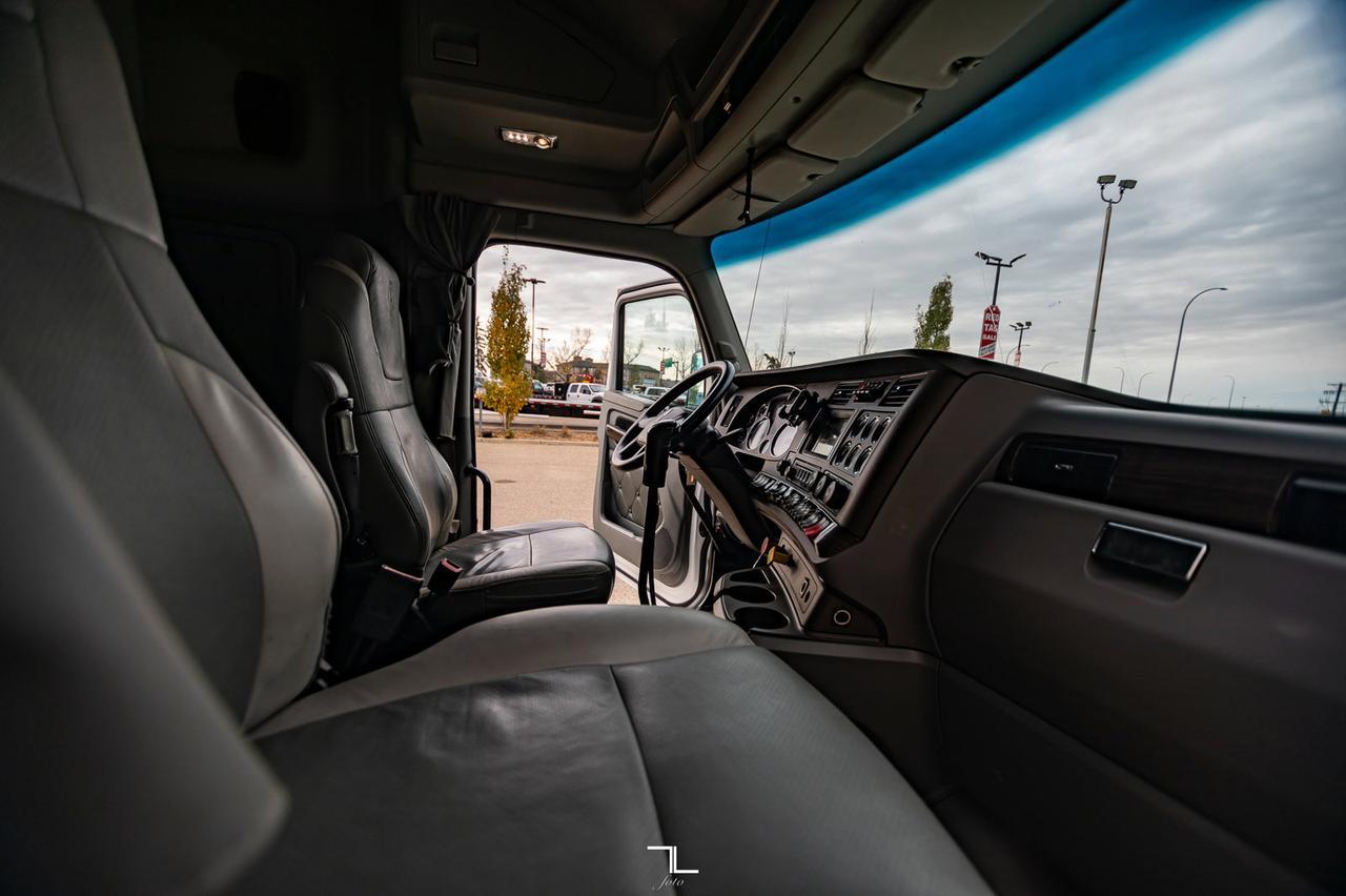 2015 Kenworth T-880 Tri-Drive Tractor Sleeper Heavy Spec Red Deer AB