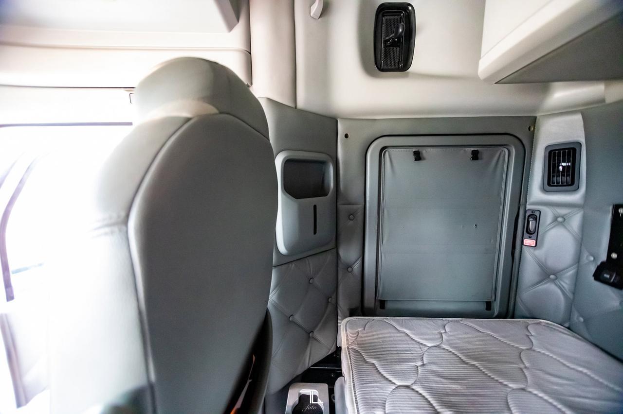 2015 Kenworth T-880 Tri-Drive Tractor Sleeper Heavy Spec Red Deer AB