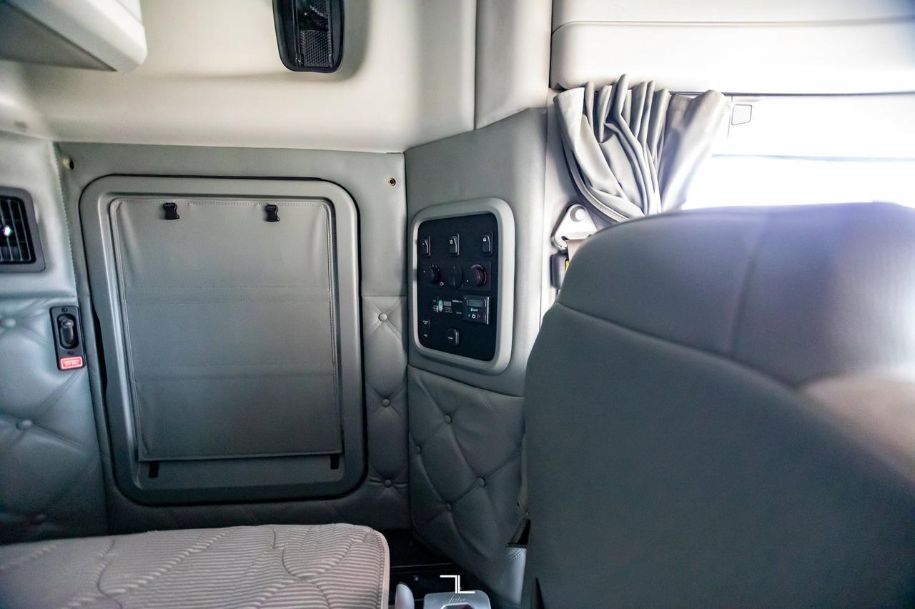 2015 Kenworth T-880 Tri-Drive Tractor Sleeper Heavy Spec Red Deer AB