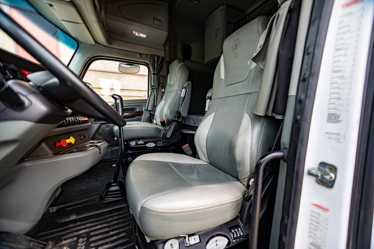 2015 Kenworth T-880 Tri-Drive Tractor Sleeper Heavy Spec Red Deer AB