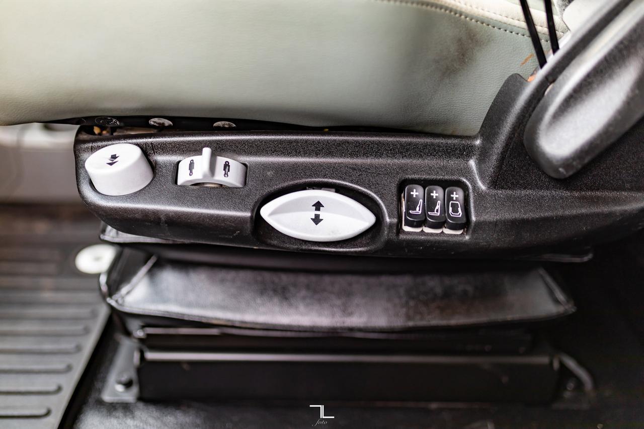 2015 Kenworth T-880 Tri-Drive Tractor Sleeper Heavy Spec Red Deer AB