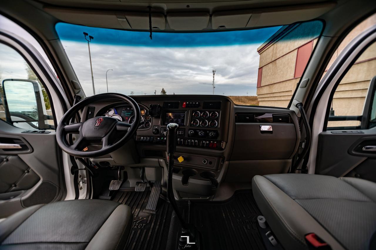 2015 Kenworth T-880 Tri-Drive Tractor Sleeper Heavy Spec Red Deer AB