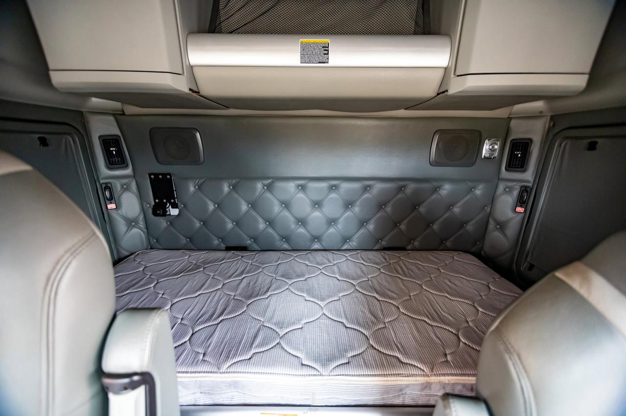 2015 Kenworth T-880 Tri-Drive Tractor Sleeper Heavy Spec Red Deer AB