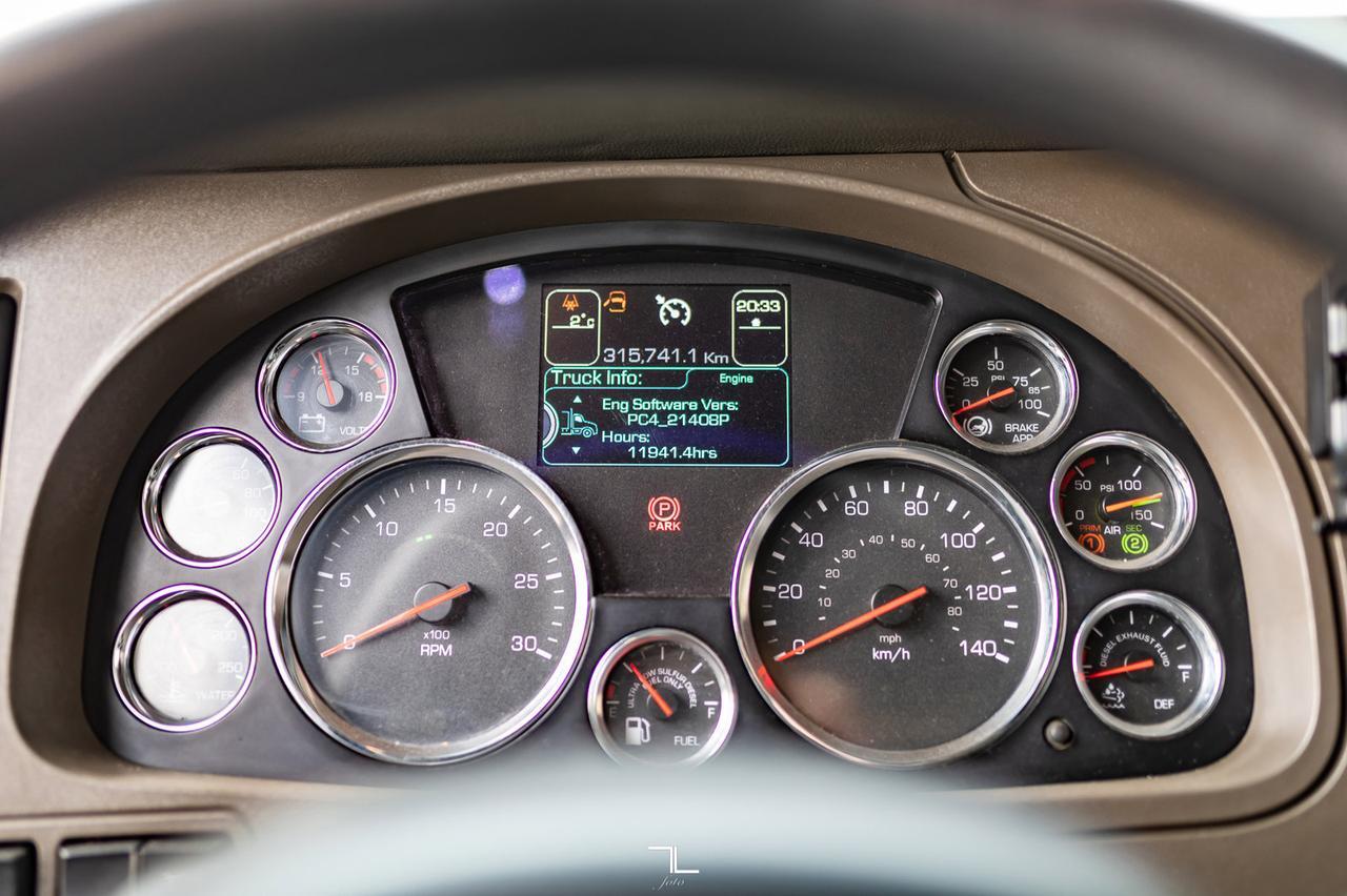 2015 Kenworth T-880 Tri-Drive Tractor Sleeper Heavy Spec Red Deer AB