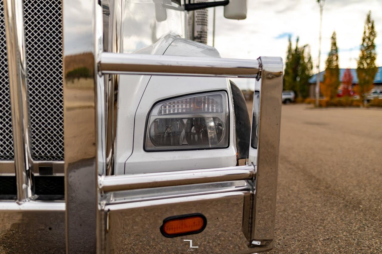 2015 Kenworth T-880 Tri-Drive Tractor Sleeper Heavy Spec Red Deer AB