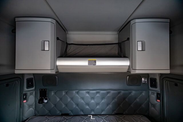 2015 Kenworth T-880 Tri-Drive Tractor Sleeper Heavy Spec Red Deer AB